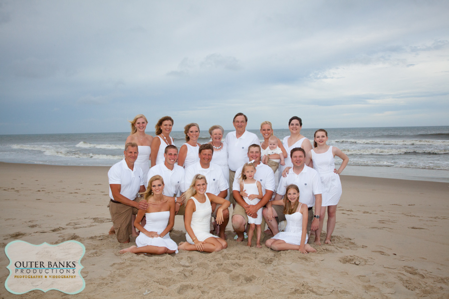 Outer Banks Photographers Capture Large Group Family Beach Portraits ...